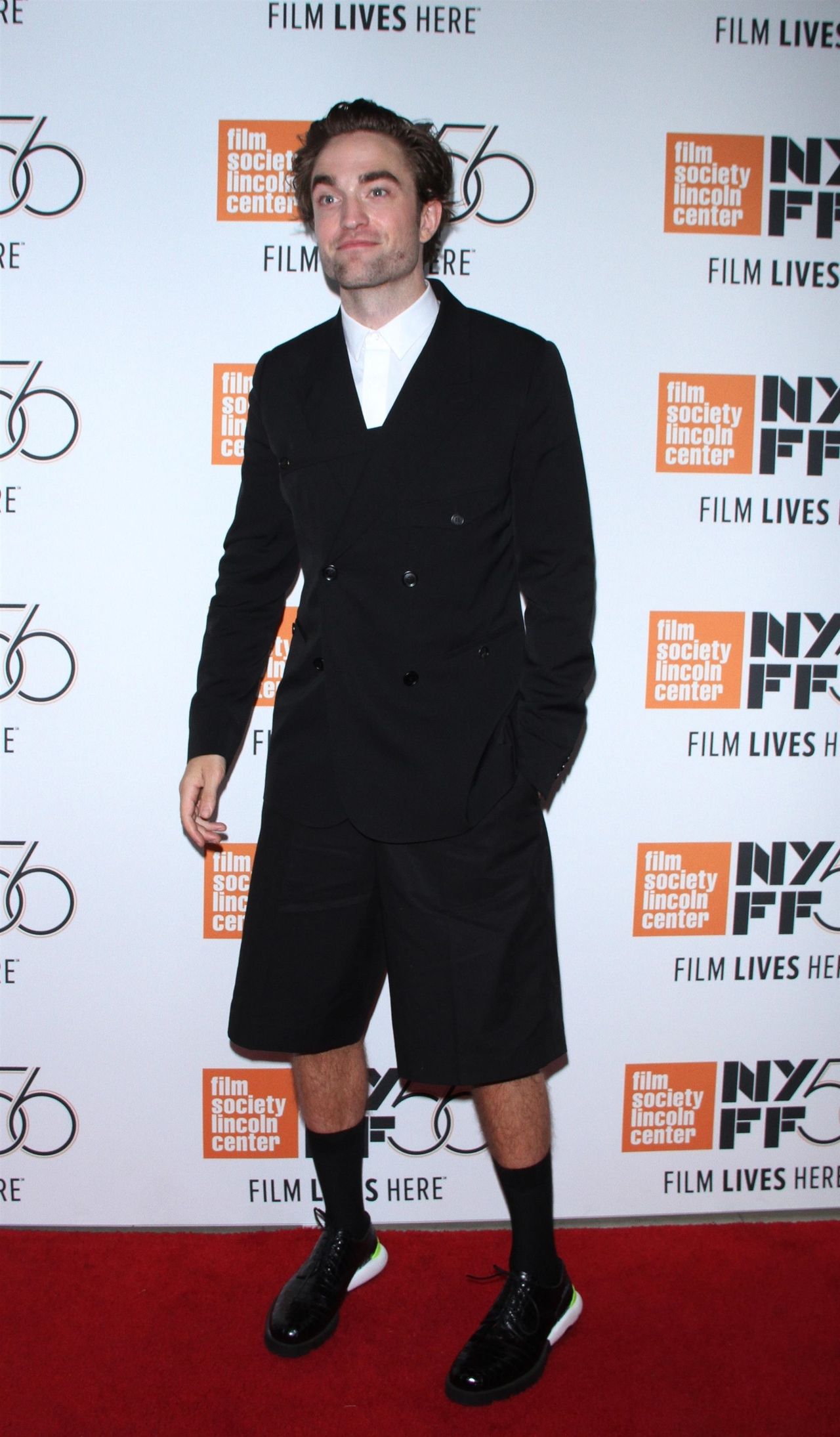 Dziś wszyscy mówią o dziwnej stylówce Roberta Pattinsona (ZDJĘCIA)