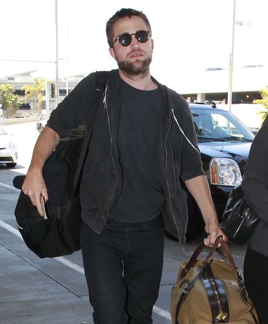 Kristen Stewart pije i pisze smsy do Roberta Pattinsona Kristen Stewart pije i pisze smsy do Roberta Pattinsona