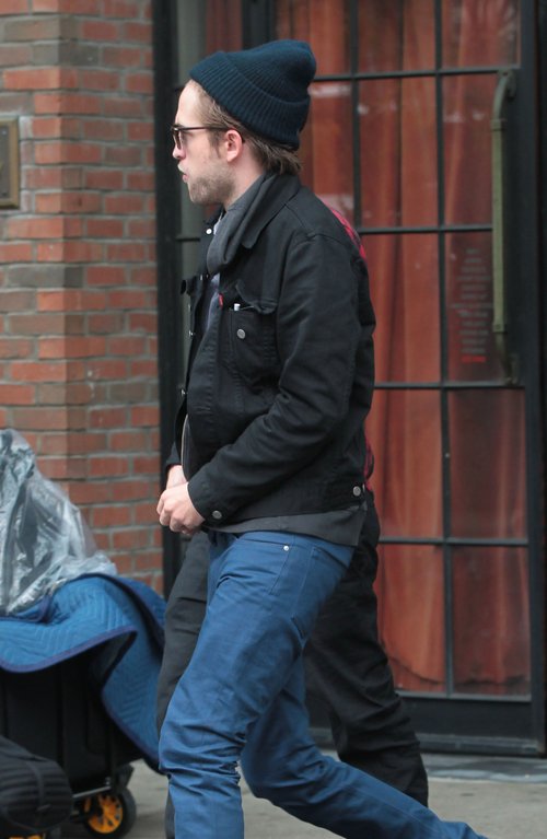 Robert Pattinson nadal wzbudza żywe zainteresowanie (FOTO)