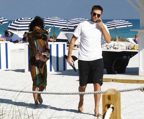 Robert Pattinson i FKA Twigs na randce na plaży (FOTO) Robert Pattinson i FKA Twigs na randce na plaży (FOTO)