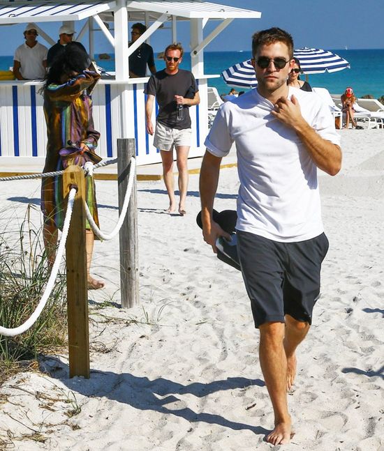 Robert Pattinson i FKA Twigs na randce na plaży (FOTO) Robert Pattinson i FKA Twigs na randce na plaży (FOTO)