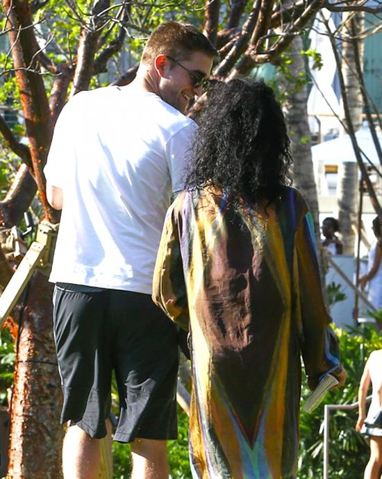 Robert Pattinson i FKA Twigs na randce na plaży (FOTO) Robert Pattinson i FKA Twigs na randce na plaży (FOTO)