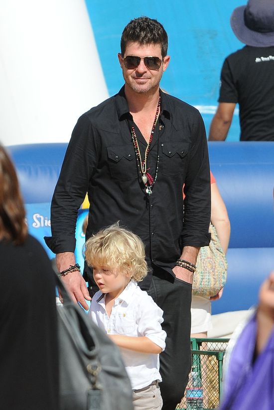 Robin Thicke pokazuje, że jest dobrym ojcem (FOTO)
