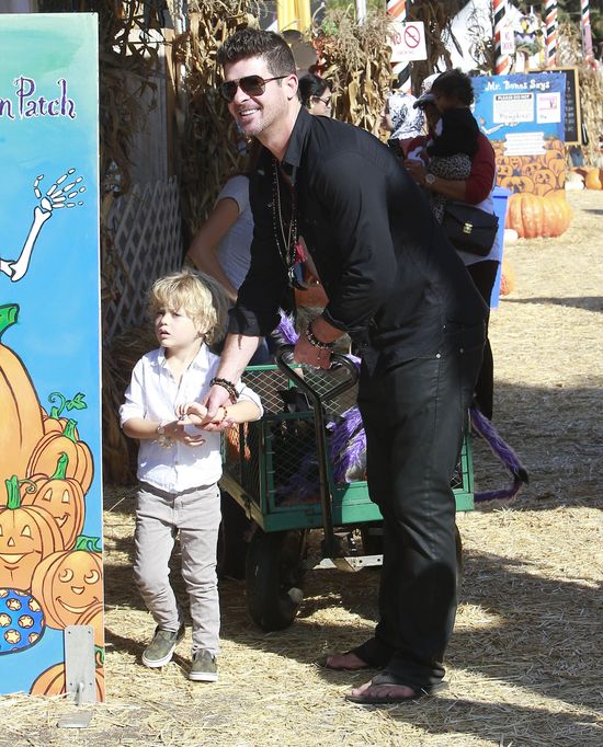 Robin Thicke pokazuje, że jest dobrym ojcem (FOTO)