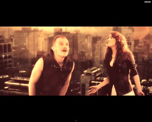 Piotr Rogucki śpiewa z Within Temptation  [VIDEO]