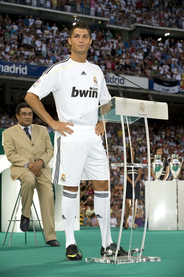 Cristiano Ronaldo uderzył w twarz rywala na boisku