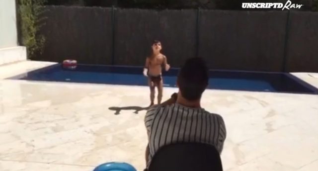 Zobaczcie, jak Cristiano Ronaldo wychowuje syna Zobaczcie, jak Cristiano Ronaldo wychowuje syna