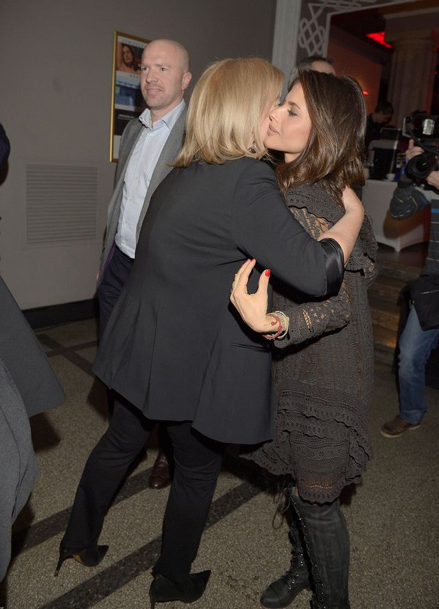 Weronika Rosati na premierę przyszła z... (FOTO) Weronika Rosati na premierę przyszła z... (FOTO)