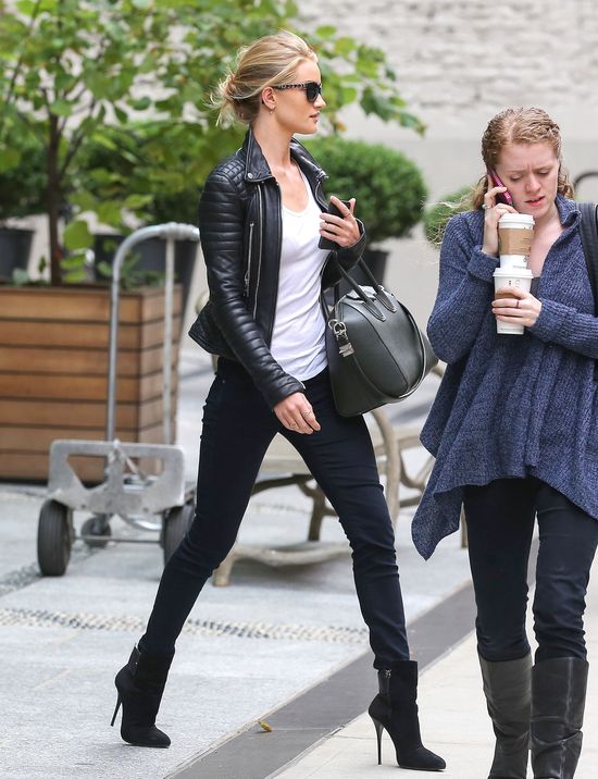 Kazali Rosie Huntington-Whiteley jeść jeden kawałek sushi...