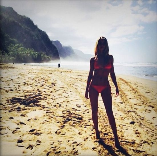 Rosie Huntington-Whiteley w raju (FOTO)