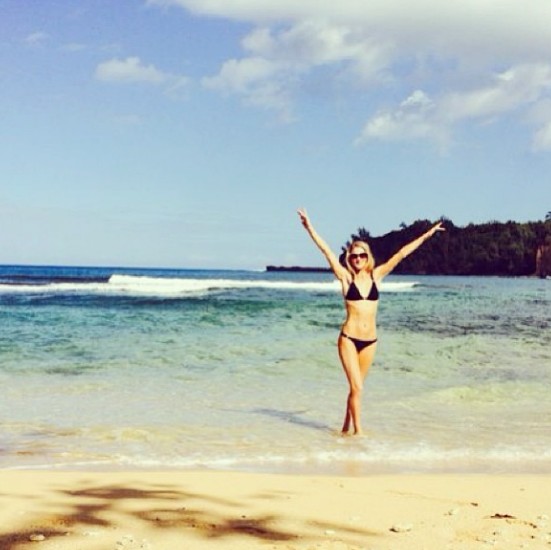 Rosie Huntington-Whiteley wypoczywa na Hawajach