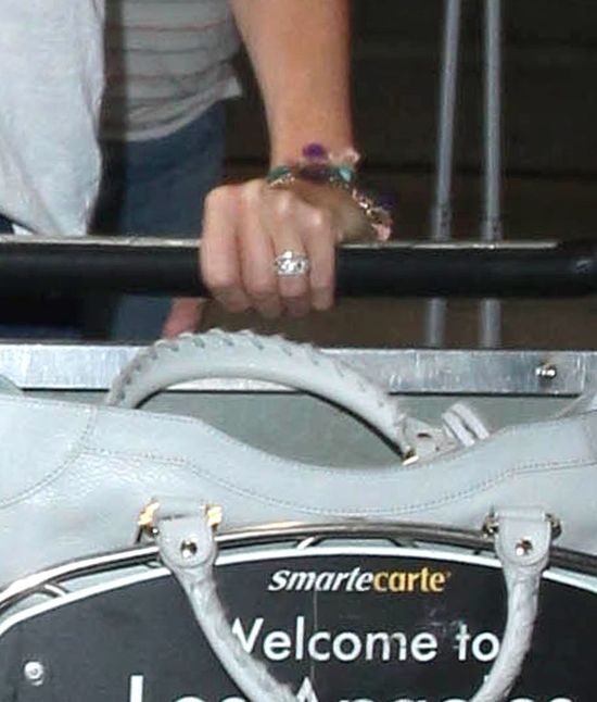 Czyżby Rosie Huntington-Whiteley została narzeczoną? (FOTO)