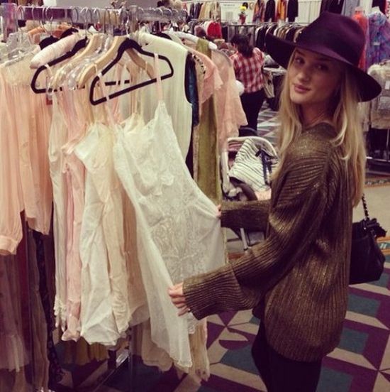 Zwiedzamy garderobę Rosie Huntington-Whiteley (FOTO) Zwiedzamy garderobę Rosie Huntington-Whiteley (FOTO)