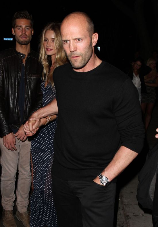 Pijana Rosie Huntington-Whiteley wychodzi z klubu (FOTO)