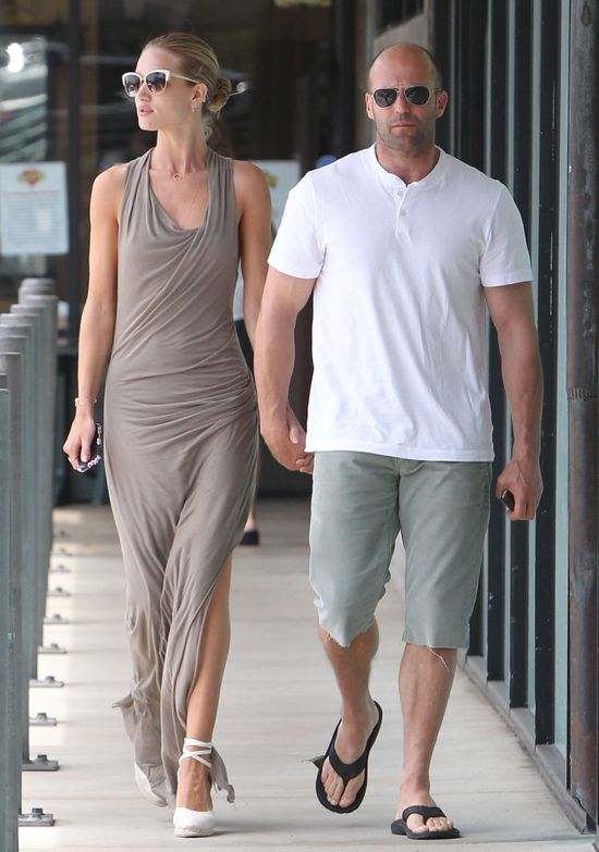 Rosie Huntington-Whiteley i Jason Statham idą na...