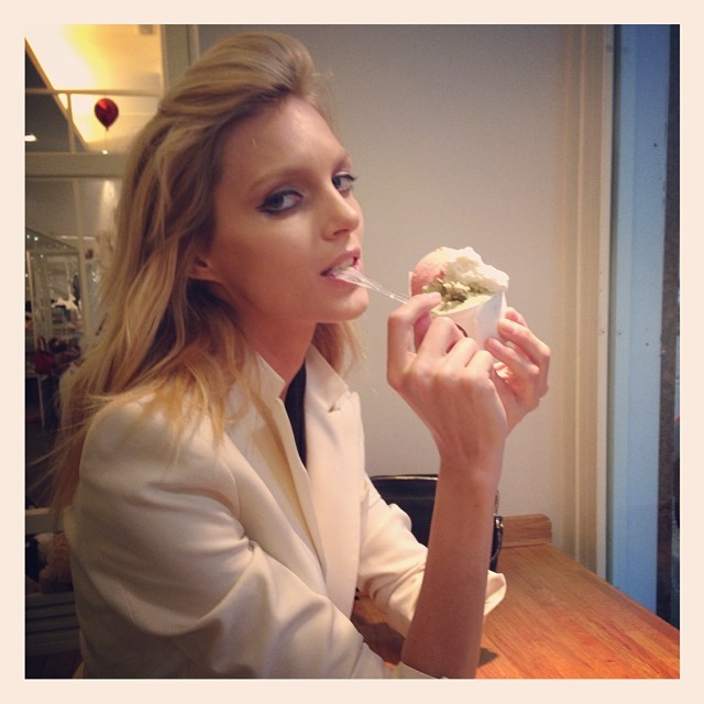 Anja Rubik czasem pozwala sobie na kaloryczną rozpustę FOTO