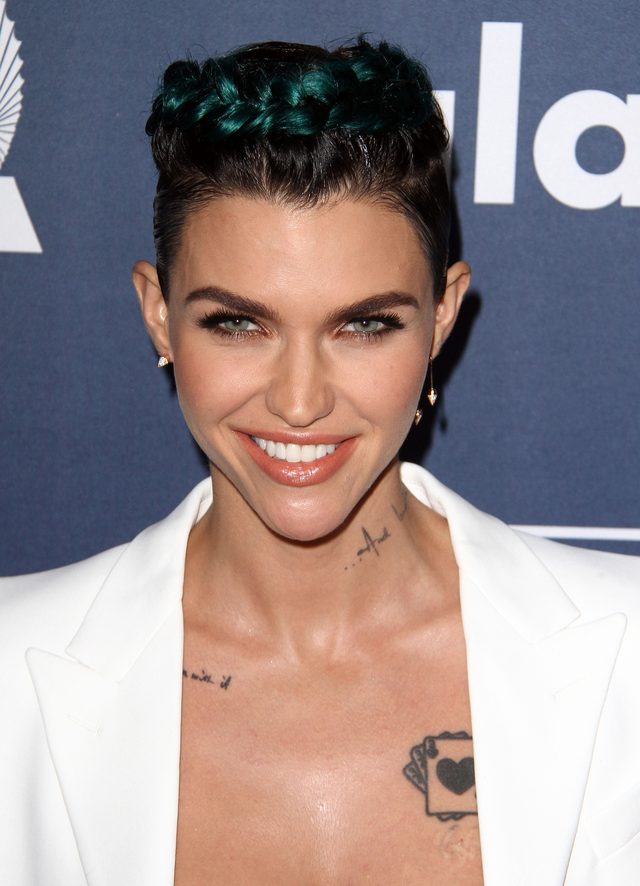 Dyskretne tatuaże nie są dla niej (FOTO)