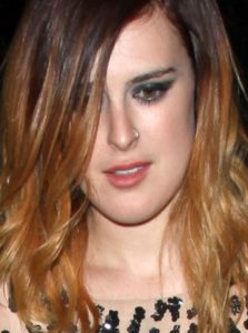 Rumer Willis nie rezygnuje z kolczyka w nosie (FOTO) Rumer Willis nie rezygnuje z kolczyka w nosie (FOTO)