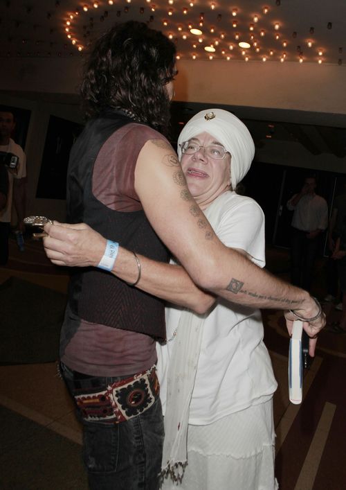 „Misiak” Russella Branda i nauczycielki jogi