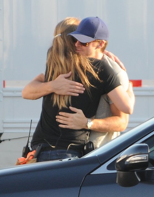 Ryan Gosling wylewnie wita się z dziewczyną (FOTO) Ryan Gosling wylewnie wita się z dziewczyną (FOTO)