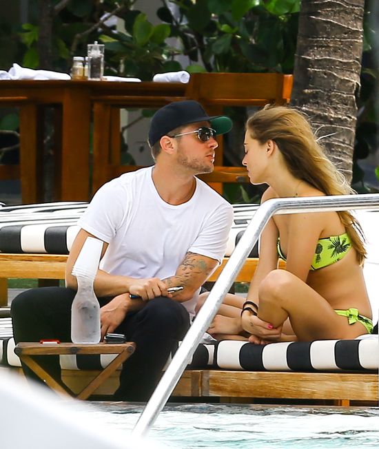 Ryan Phillippe przyłapany na igraszkach z dziewczyną (FOTO)