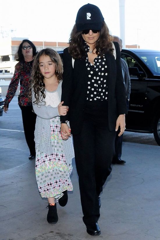 Córka Salmy Hayek nie lubi paparazzi? (FOTO)