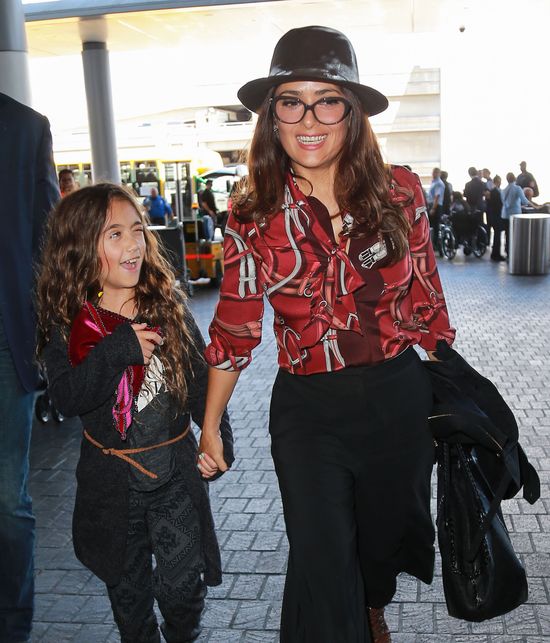 Paparazzi popsuli humor Hayek i jej córce (FOTO)