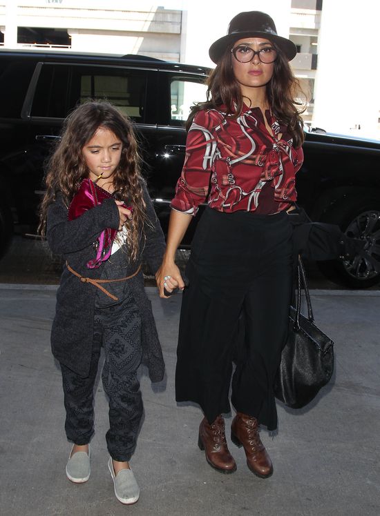 Paparazzi popsuli humor Hayek i jej córce (FOTO)