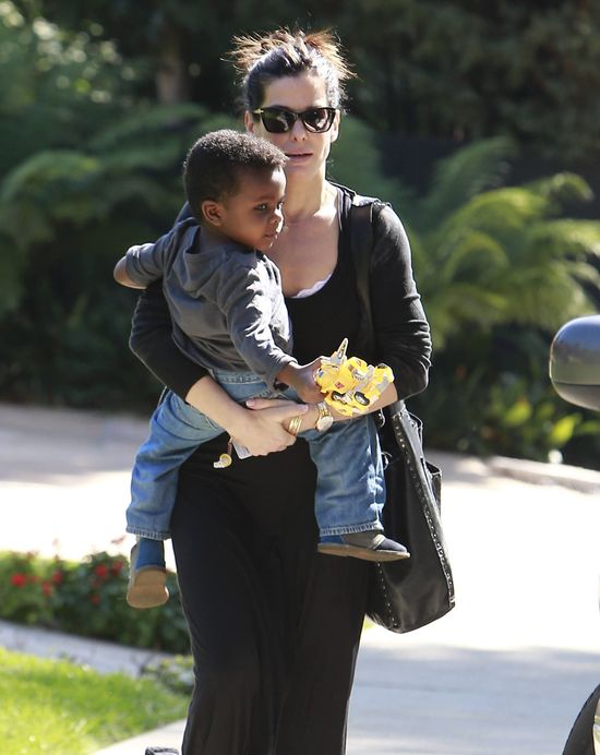 Syn Sandry Bullock rośnie jak na drożdżach (FOTO)