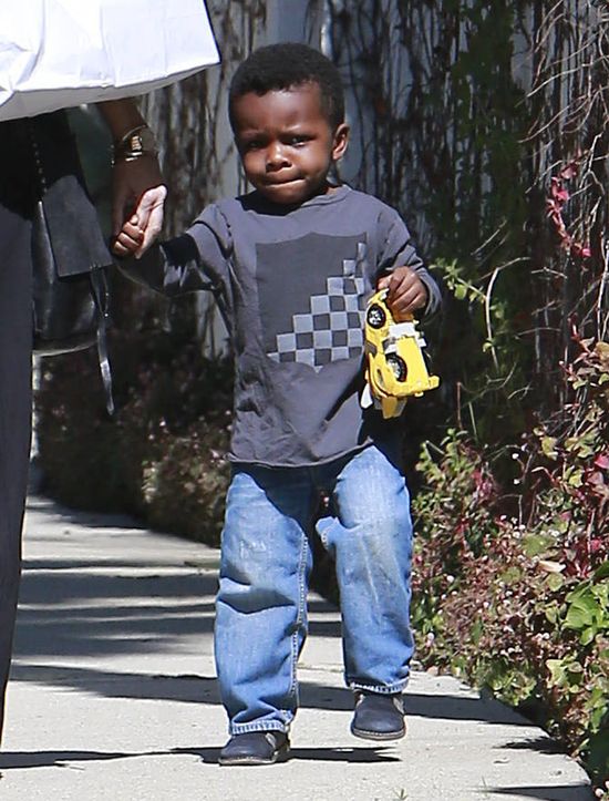 Syn Sandry Bullock rośnie jak na drożdżach (FOTO)