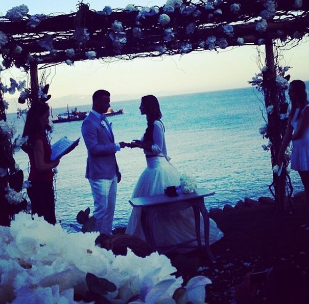 Mamy zdjęcia z weselu Sary Mannei i Artura Boruca (FOTO)