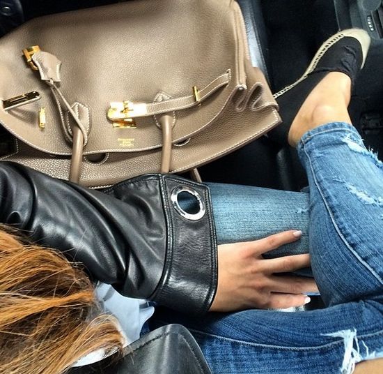 Sara Mannei wróciła z zakupów i chwali się łupami (FOTO) Sara Mannei wróciła z zakupów i chwali się łupami (FOTO)