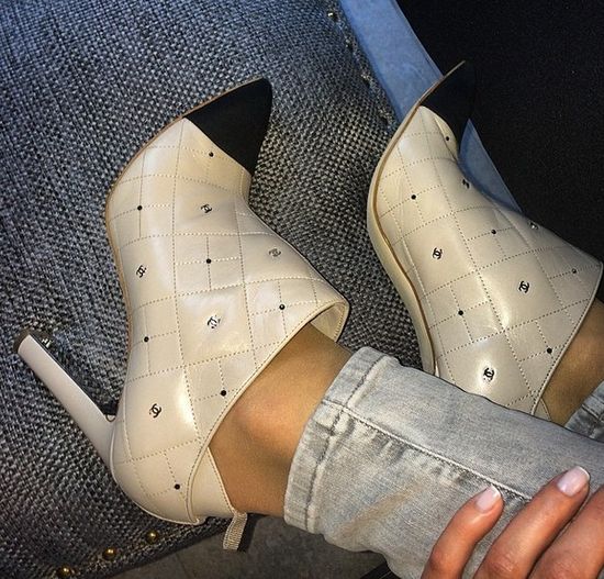 Sara Mannei wróciła z zakupów i chwali się łupami (FOTO) Sara Mannei wróciła z zakupów i chwali się łupami (FOTO)