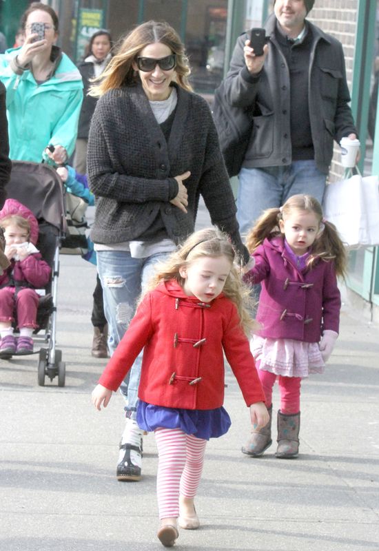 Modna mama w drodze do szkoły (FOTO)