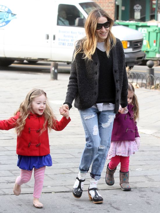 Modna mama w drodze do szkoły (FOTO)