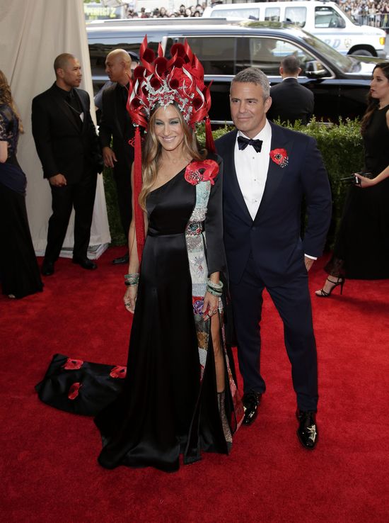 Sarah Jessica Parker w (prze)ubraniu na gali MET (FOTO)