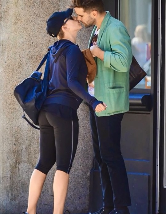 OSZAŁAMIAJĄCA figura Scarlett Johansson miesiąc po porodzie OSZAŁAMIAJĄCA figura Scarlett Johansson miesiąc po porodzie