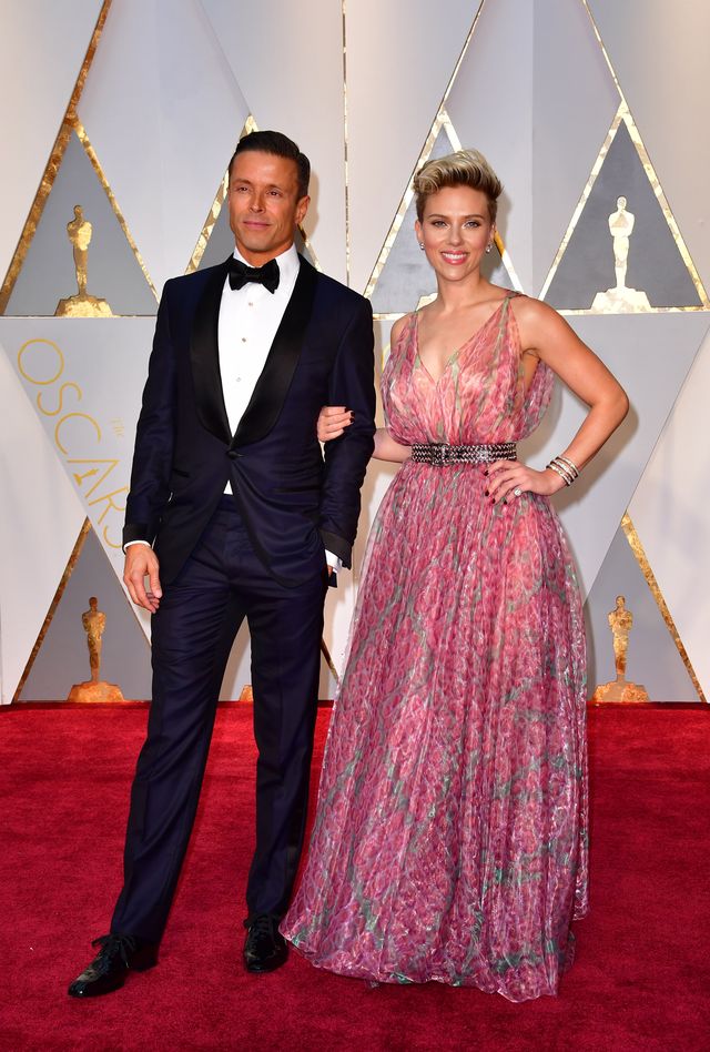 Scarlett Johansson na rozdaniu Oscarów pojawiła się z tajemniczym mężczyzną