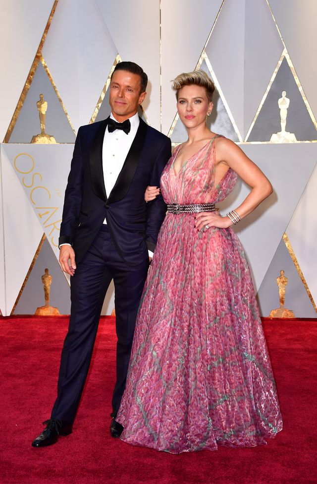 Scarlett Johansson na rozdaniu Oscarów pojawiła się z tajemniczym mężczyzną