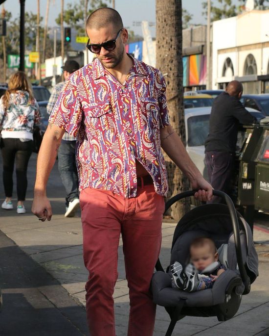 Scarlett Johansson w końcu przyłapana z całą rodzinką (FOTO)