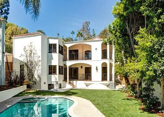 Scarlett Johansson kupiła PRZE-PIĘ-KNY dom (FOTO) Scarlett Johansson kupiła PRZE-PIĘ-KNY dom (FOTO)