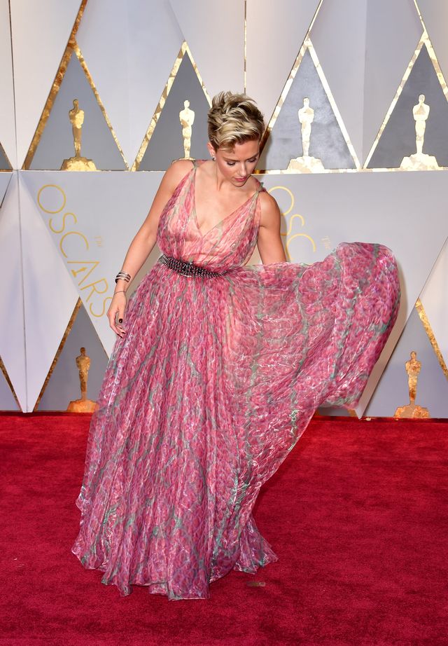 Scarlett Johansson na rozdaniu Oscarów pojawiła się z tajemniczym mężczyzną