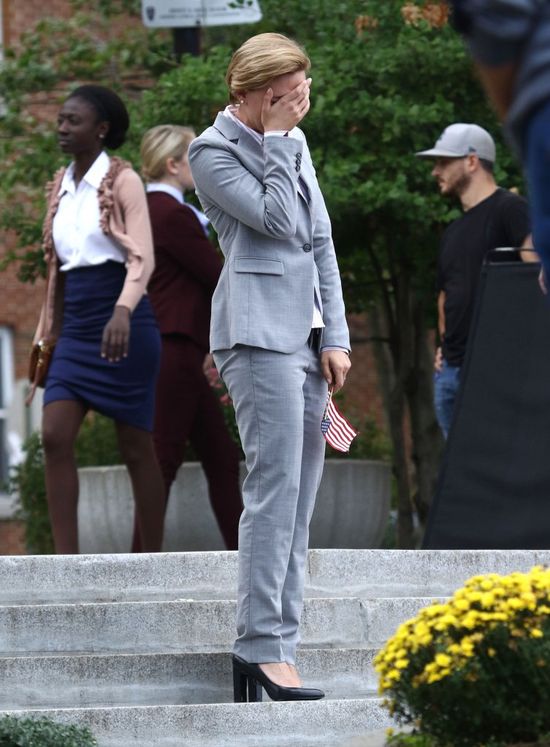 Zamiast podkreślić krągłości Scarlett Johansson, oni ubrali ją w TO! Zamiast podkreślić krągłości Scarlett Johansson, oni ubrali ją w TO!