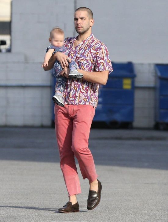 Scarlett Johansson w końcu przyłapana z całą rodzinką (FOTO)