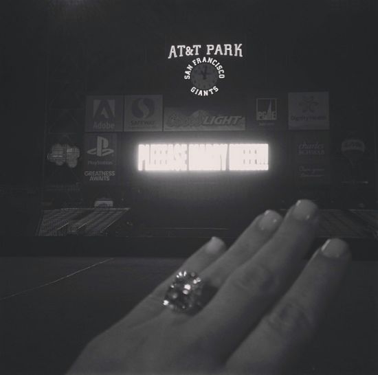 Kanye West oświadczył się Kim Kardashian! (FOTO)