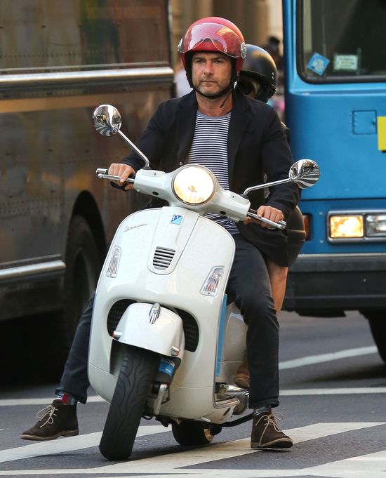 Naomi Watts, Liev Schreiber i rajd skuterem (FOTO)