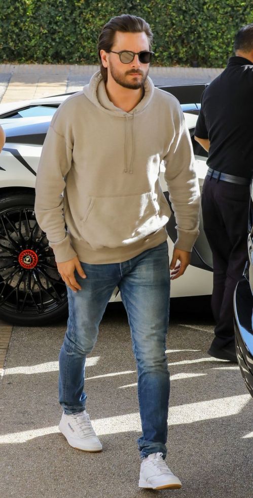 Sofie Richie upodabnia się do Kourtney Kardashian! Wyglądają jak siostry Sofie Richie upodabnia się do Kourtney Kardashian! Wyglądają jak siostry