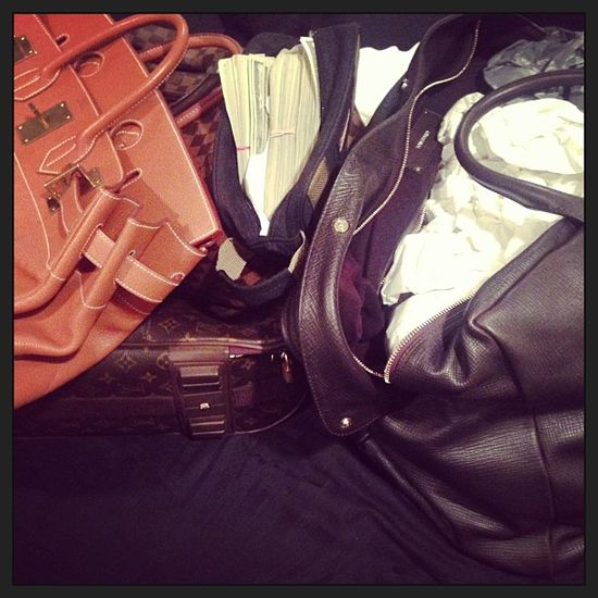 Scott Disick podciera się banknotami? (FOTO)