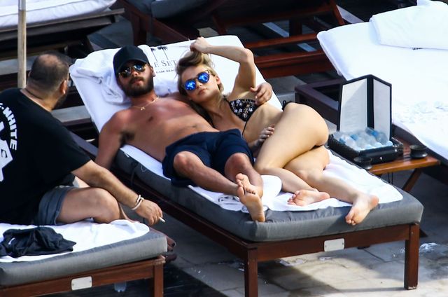 Scott Disick przytula nową dziewczynę(?) (FOTO)