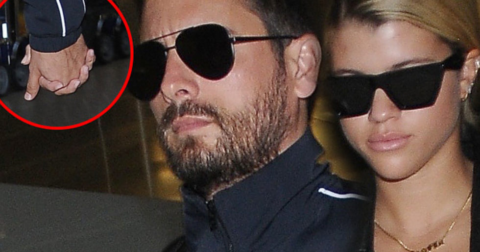 Scott Disick z Sofią Richie za rączkę na lotnisku (ZDJĘCIA) Scott Disick z Sofią Richie za rączkę na lotnisku (ZDJĘCIA)